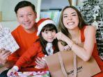 gading-marten-gempi-dan-gisel-merayakan-hari-natal-bersama-jumat-25122020.jpg