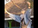 gadis-berjuluk-ukhti-santuy-yang-joget-asyik-saat-karnaval.jpg
