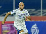 gelandang-persib-bandung-mohammed-rashid-saat-melaw.jpg