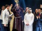 hugh-jackman-kiri-peter-tabichi-putra-mahkota-dubai-hamdan-bin-mohammed-al-maktoum.jpg