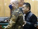 irjen-pol-teddy-minahasa-kiri-bersama-kuasa-hukumnya-hotman-paris-hutapea.jpg