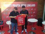 jesse-lingard-bersama-ceo-bali-united-yabes-tanuri.jpg