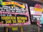 karangan-bunga-bernada-protes-jateng-di-rumah-saja.jpg