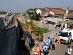 kecelakaan-mobil-nopol-b-1603-vu-menabrak-pembatas-jalan-di-tol-solo-ngawi.jpg