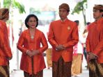 keluarga-jokowi-di-momen-pemasangan-bleketepe_20171107_151315.jpg