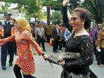 menteri-susi-pudjiastuti-usai-hadiri-pernikahan-kahiyang-ayu-di-solo_20171108_133707.jpg