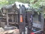 mikro-bus-di-dasar-jurang-sungai-cisarakan-di-palabuhanratu-sukabumi-jawa-barat-sabtu-892018_20180908_151946.jpg