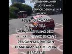 mobil-mercy-diduga-halangi-mobil-damkar-di-denpasar-bali-minggu-2832021.jpg
