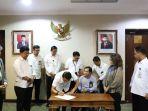 moeldoko-meminta-seluruh-pegawai-di-ksp-untuk-menandatangani-pakta-integritas.jpg