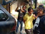 pelaku-begal-mobil-rental-di-brebes-diamankan-tim-resmob-satreskrim-untuk-dibawa-ke-mapolsek-brebes.jpg