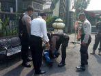 pelaku-penghadangan-mobil-bupati-tulungagung-saat-ditangkap-oleh-satpol-pp.jpg