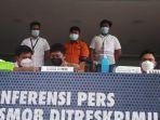 polisi-hadirkan-pelaku-tegar-20.jpg