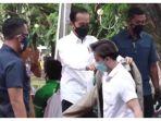 presiden-joko-widodo-jokowi-memberikan-jaket-ke-warga.jpg