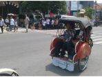 sejumlah-tamu-undangan-sudah-diantarkan-oleh-pengayuh-becak-pada-rabu-8112017_20171108_125125.jpg