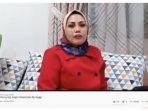 selebriti-elly-sugigi-kembali-menjadi-sorotan-netizen-setelah-memotong-gigi-depannya.jpg