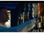 sinopsis-film-mute-di-netflix-tentang-seorang-bartender-bisu-melawan-gangster-kotanya.jpg