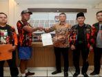 sugeng-wastomo-bersama-komisioner-kpu-wahyu-setiawan.jpg