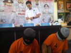 tersangka-dan-barang-bukti-pil-ekstasi-yang-diungkap-satres-narkoba-polresta-pekanbaru_20170926_121807.jpg